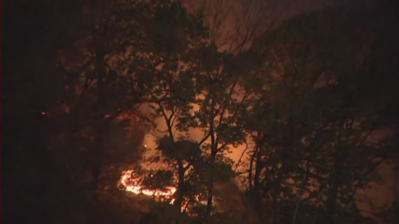 Brush fire at Inwood Hill Park burns into the evening – PIX11