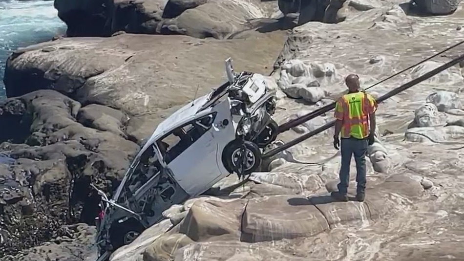 Car pulled out of La Jolla Cove after fatal crash – FOX 5 San Diego ...
