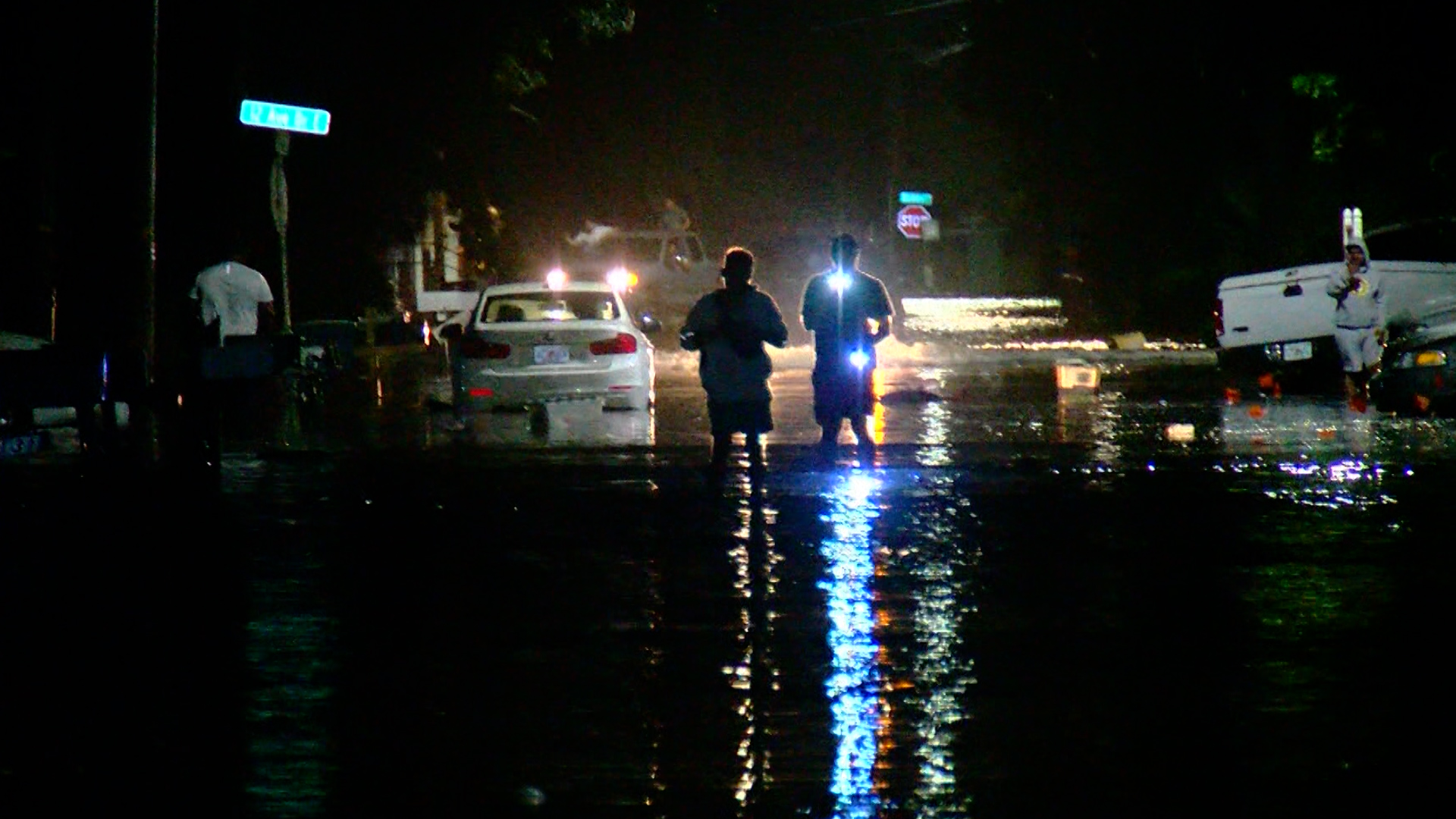 ‘This is a first’ Flooding impacts Rubonia neighborhood in Palmetto WFLA