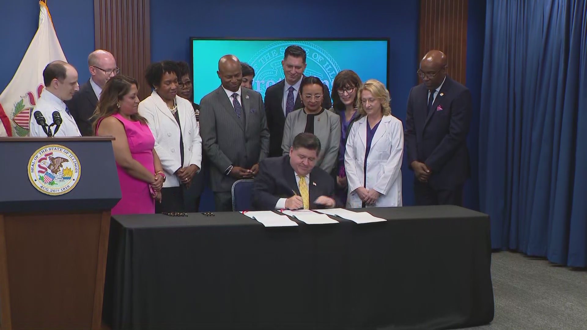 Pritzker signs 3 bills to protect reproductive rights – WGN-TV