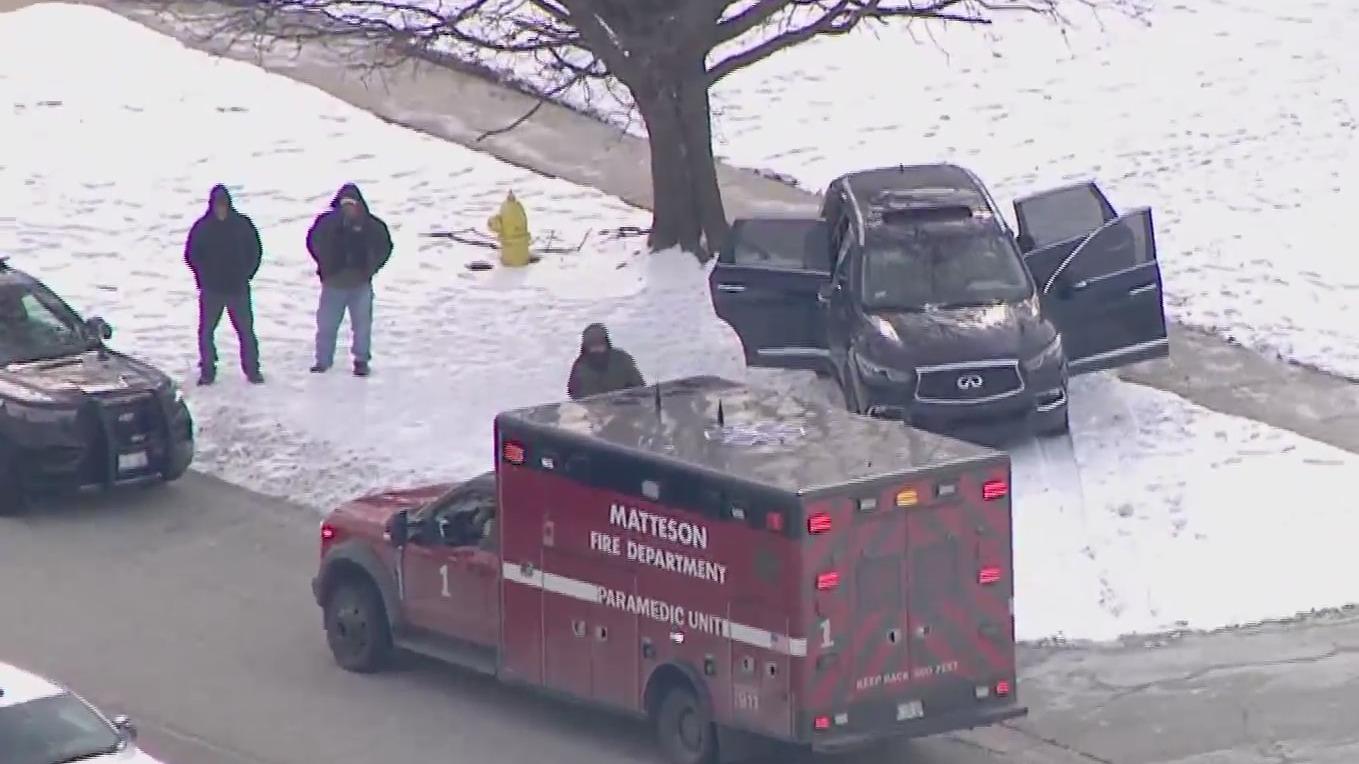 3 in custody after armed robbery leads to car chase in Matteson – WGN-TV