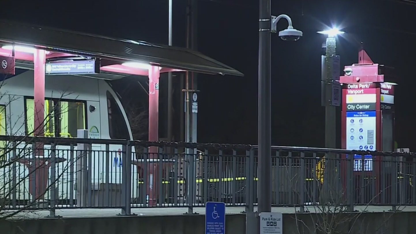 Man dead after being hit by MAX train at Delta Park Transit Station in ...