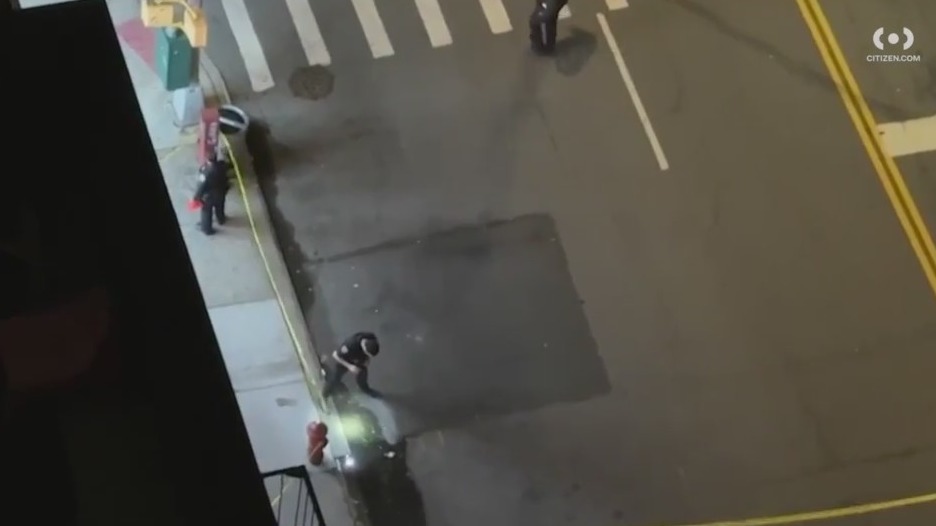 Man shot, killed in front of police station in Harlem: NYPD – PIX11