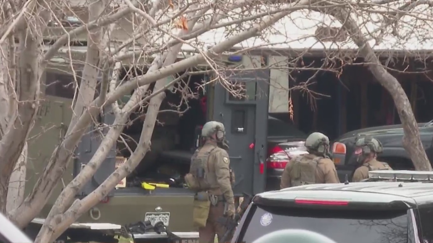 Suspect in custody after reportedly shooting at neighbor, barricading ...