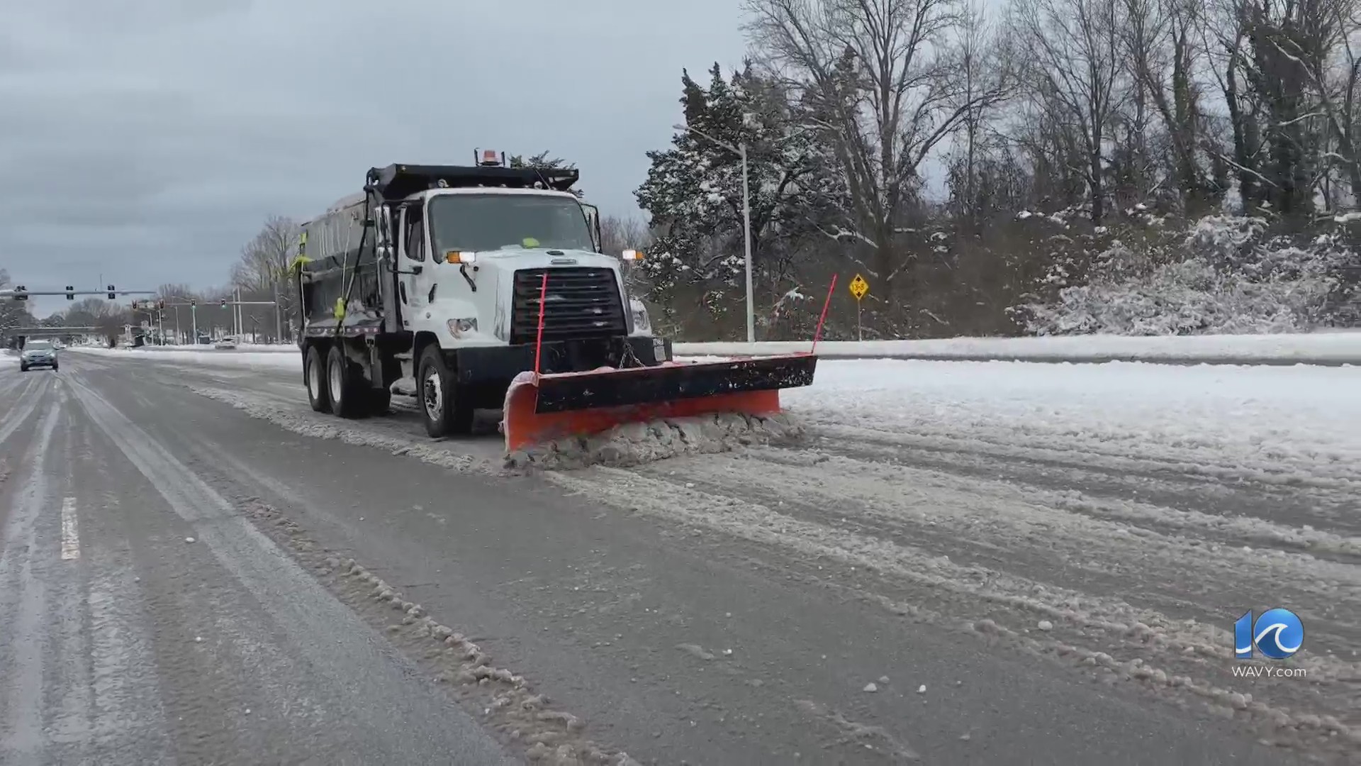 As folks find fun in snow, crews work to clear it – WAVY.com