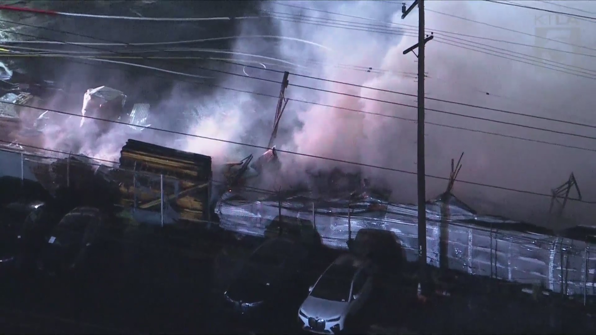 Crews knock down large pallet fire in Sun Valley – KTLA