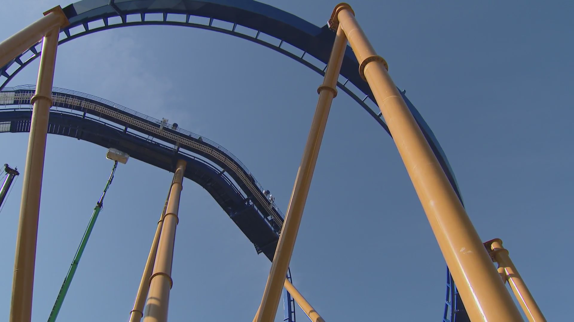 Six Flags Great America shows off new record-breaking dive coaster ...