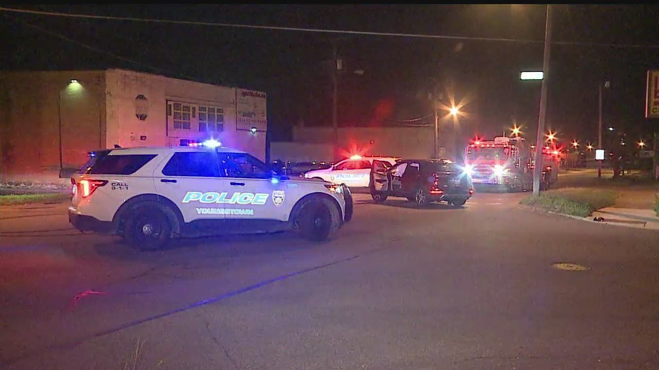 Two taken to hospital in early morning Youngstown crash – WKBN.com