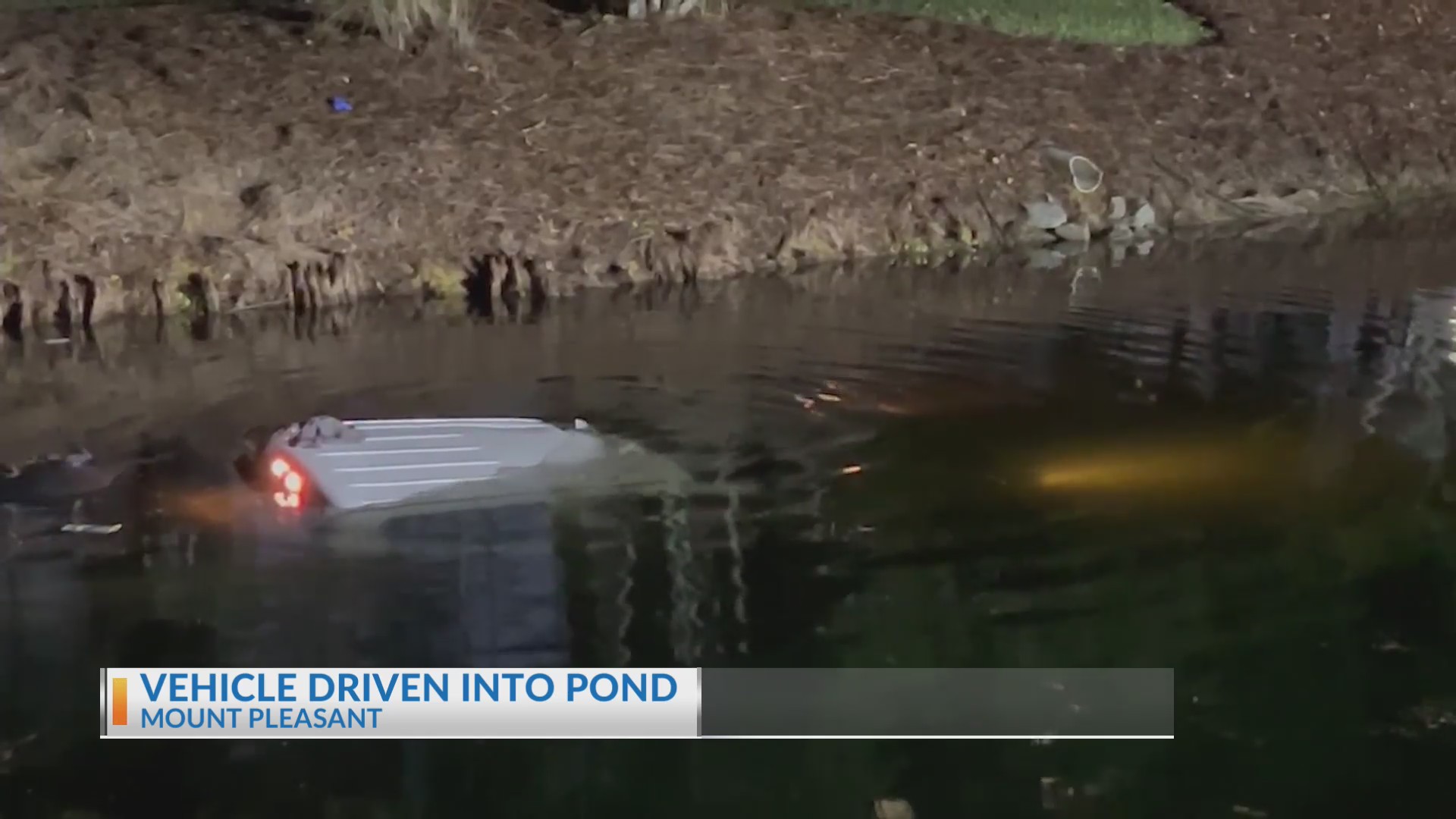 Mount Pleasant police respond to vehicle submerged in pond – WCBD News 2