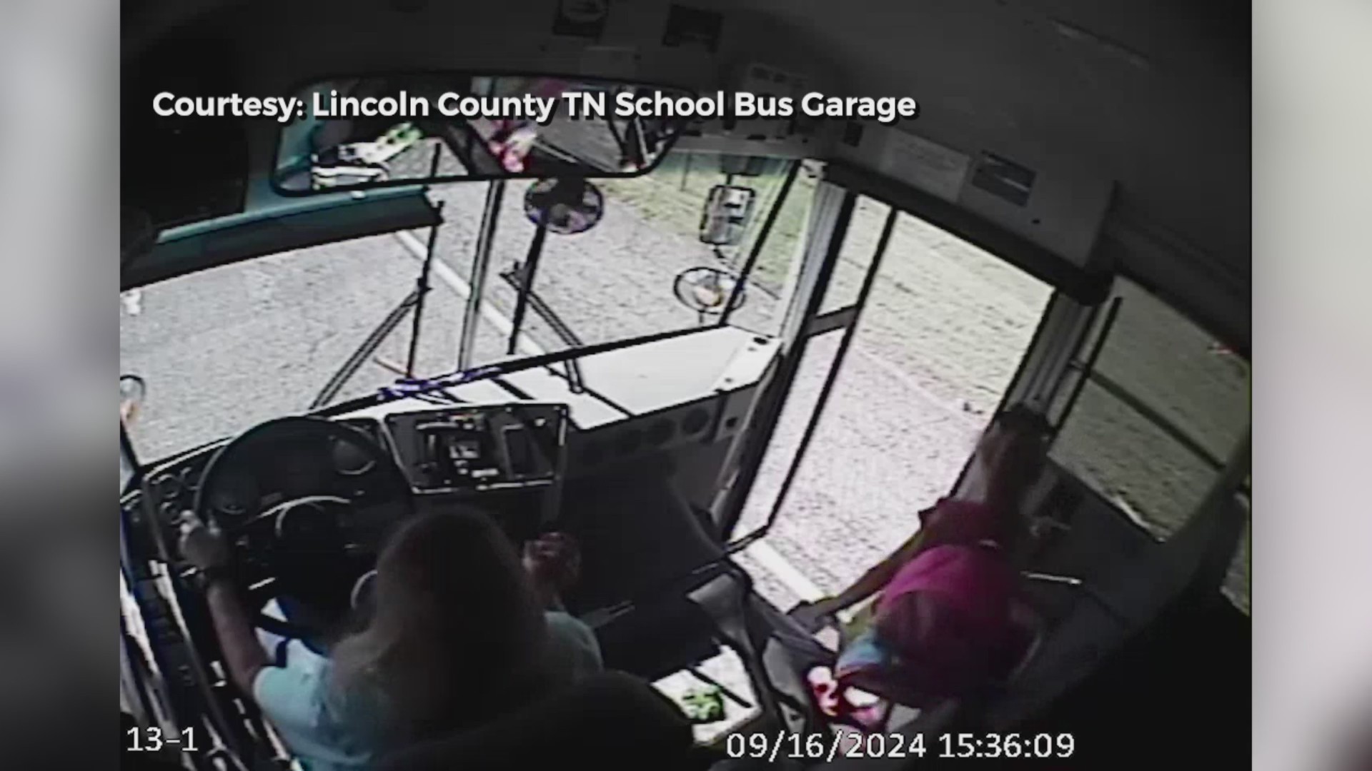Van blows by stopped school bus in Lincoln County – WKRN News 2