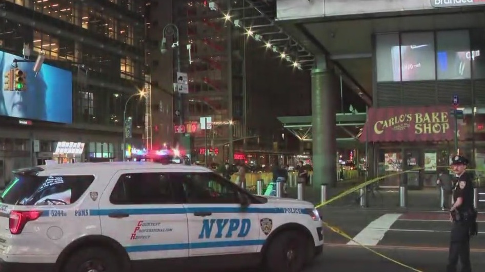 Man shot to death in Hell’s Kitchen; suspect wearing black wanted: NYPD ...