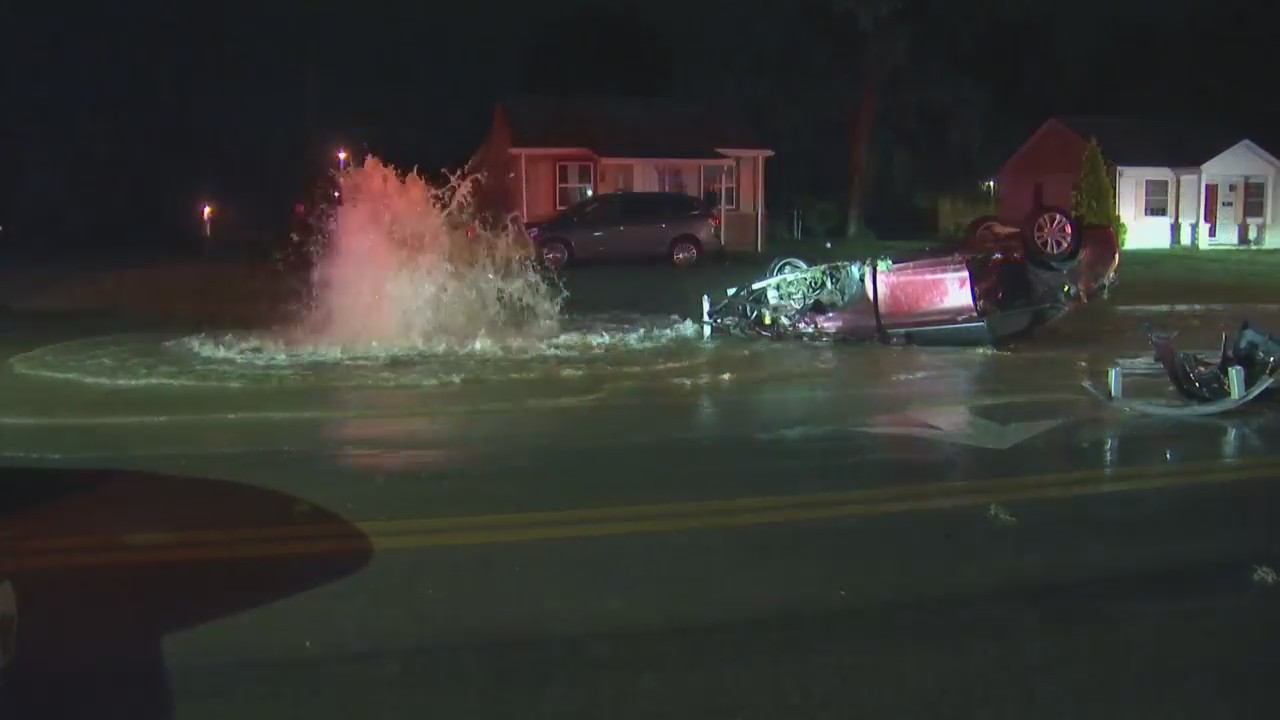 Road floods after car crashes into hydrant – Eyewitness News (WEHT/WTVW)