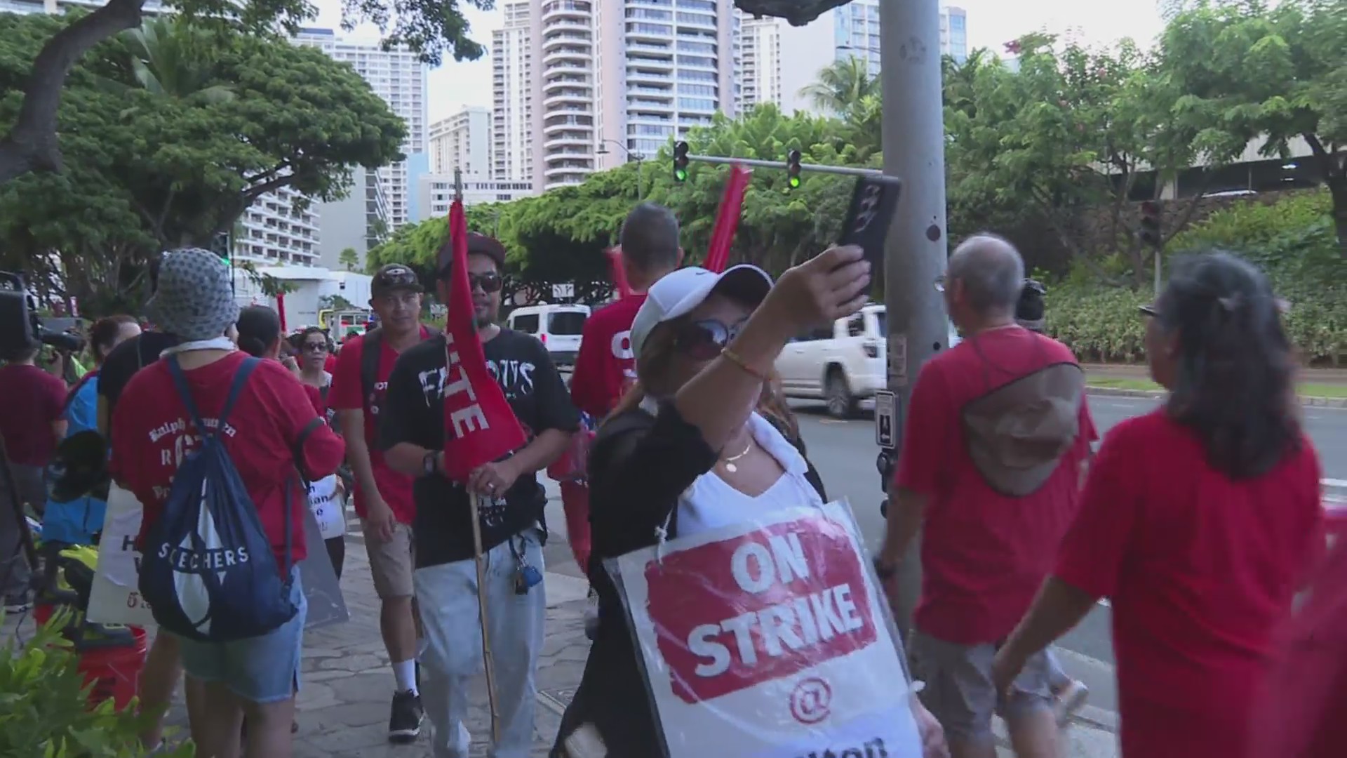 ‘As long as it takes’ community joins hotel strike, refuse to cross