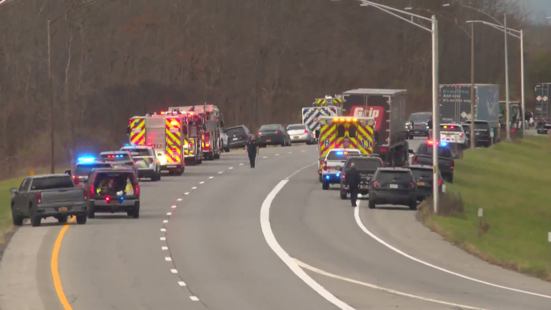 Traffic backed up due to Rt. 490 tour bus crash – RochesterFirst