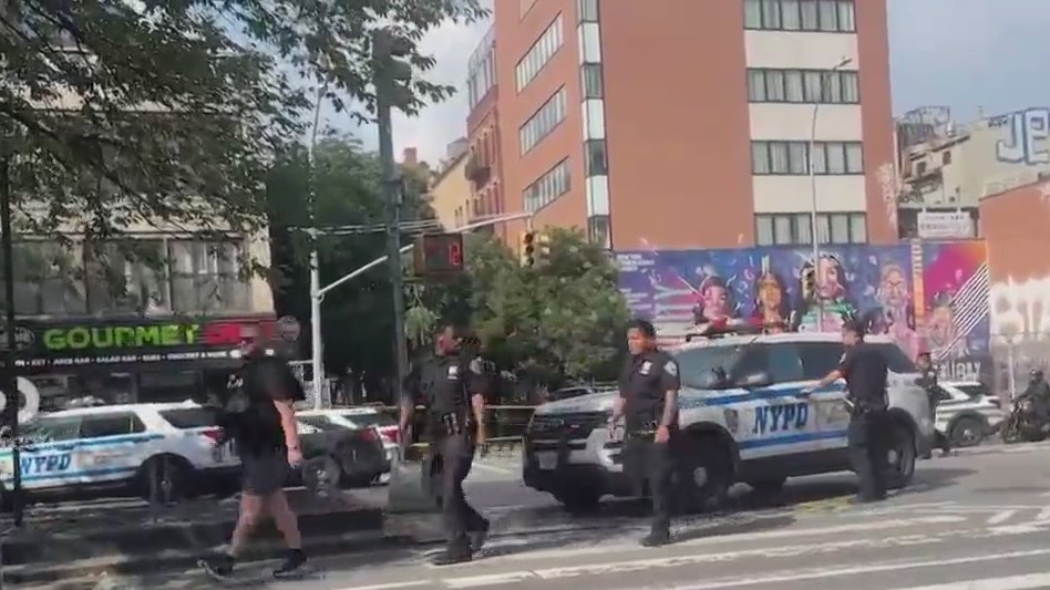 Two NYPD officers shot in Manhattan: sources – PIX11