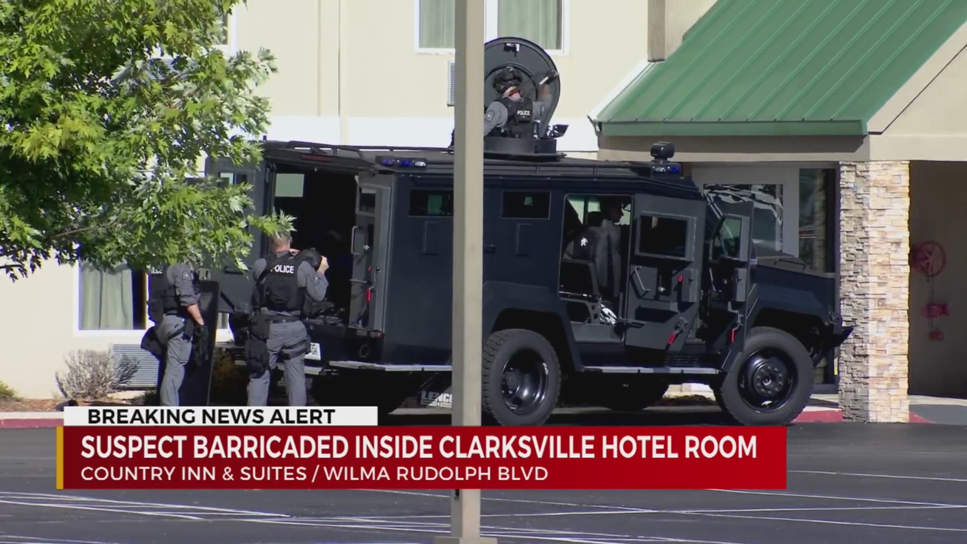 Suspect barricaded inside Clarksville hotel room, police say – WKRN News 2