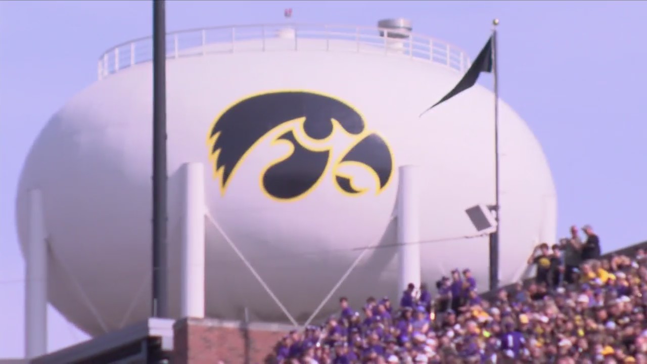 ‘We’re starting to click’ Hawkeyes finally put together two good