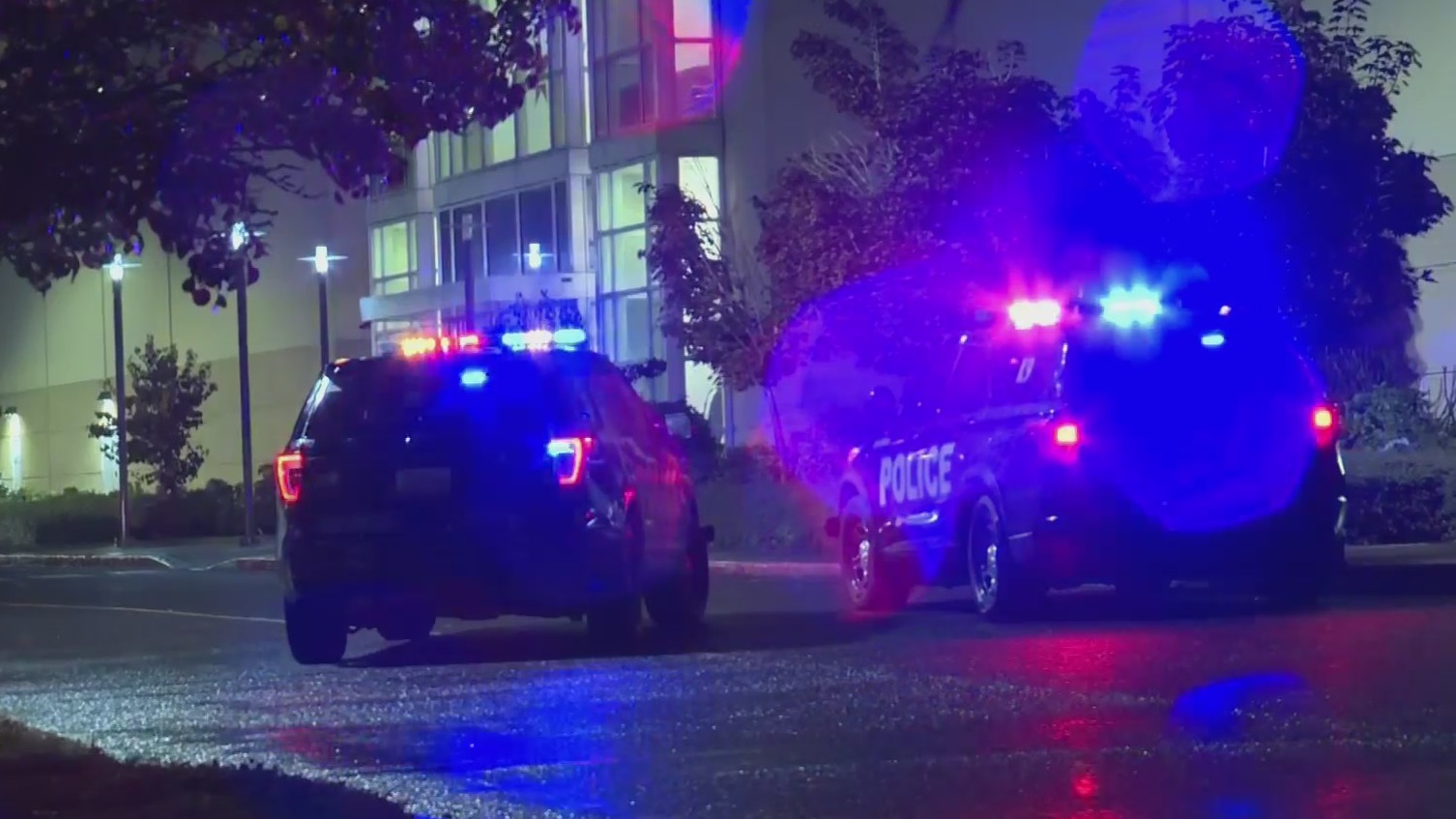 1 dead, 2 injured after shooting at Vancouver Mall – KOIN.com