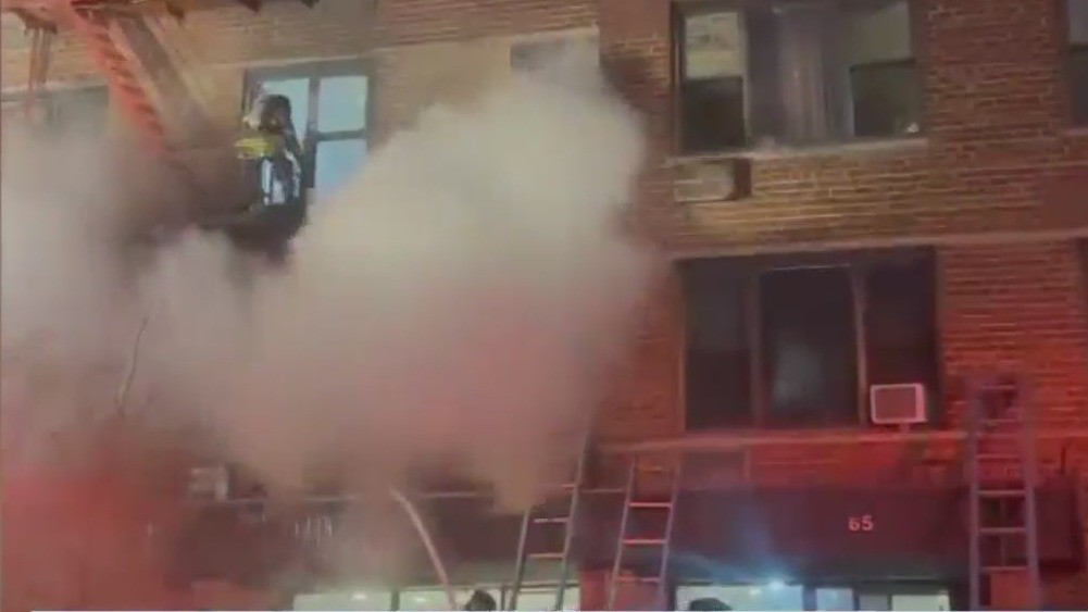 Brooklyn apartment fire leaves three people in critical condition – PIX11