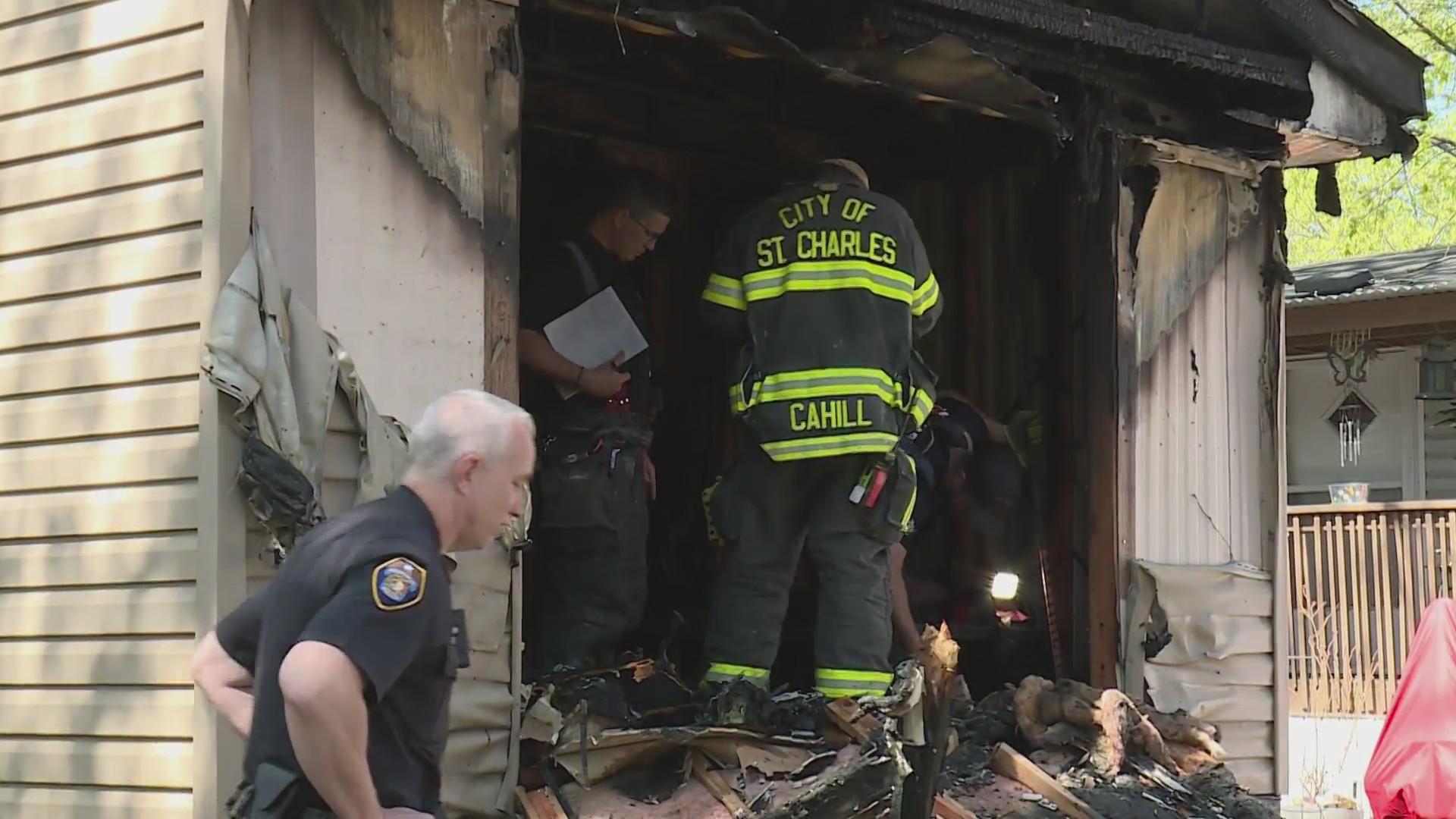 2-year-old in critical condition following mobile home fire – FOX 2