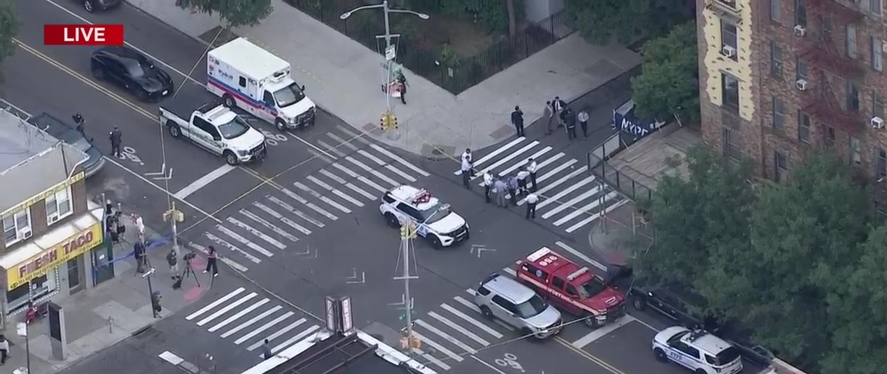 2 people struck, 1 fatally, by vehicle near Queens school: NYPD – PIX11