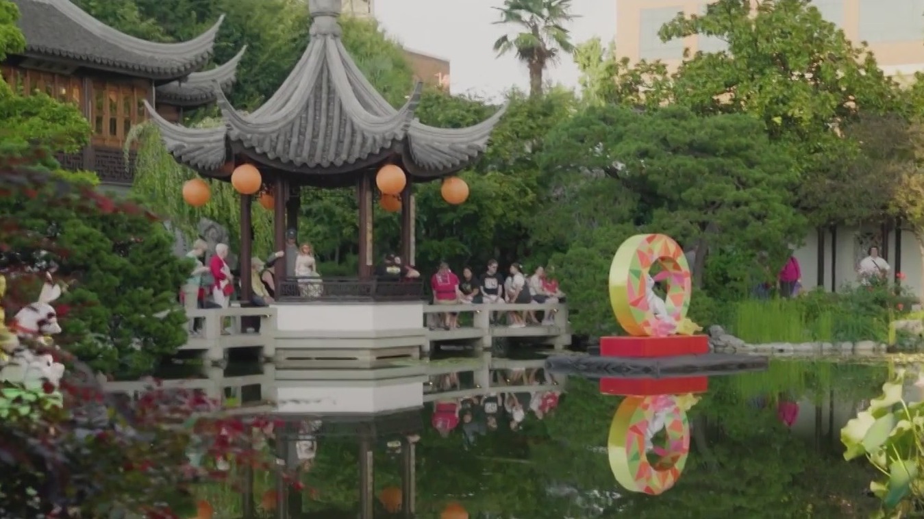 Lan Su Chinese Garden is blooming for the Mid-Autumn Festival – KOIN.com