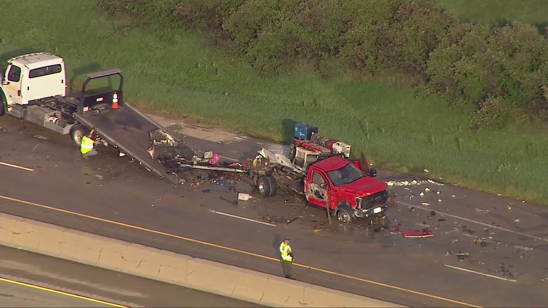 Westbound I-80 blocked due to crash involving 2 semi trucks in Grundy ...