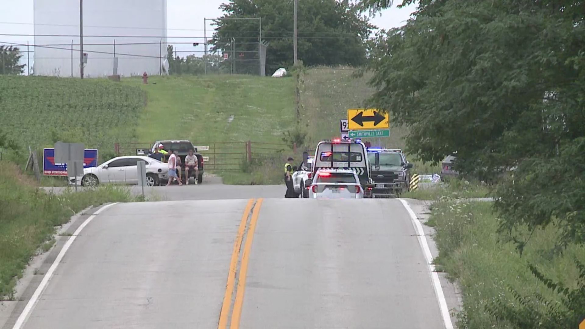 2 dead after crash involving car, bus in Clay County, Missouri – FOX 4 ...