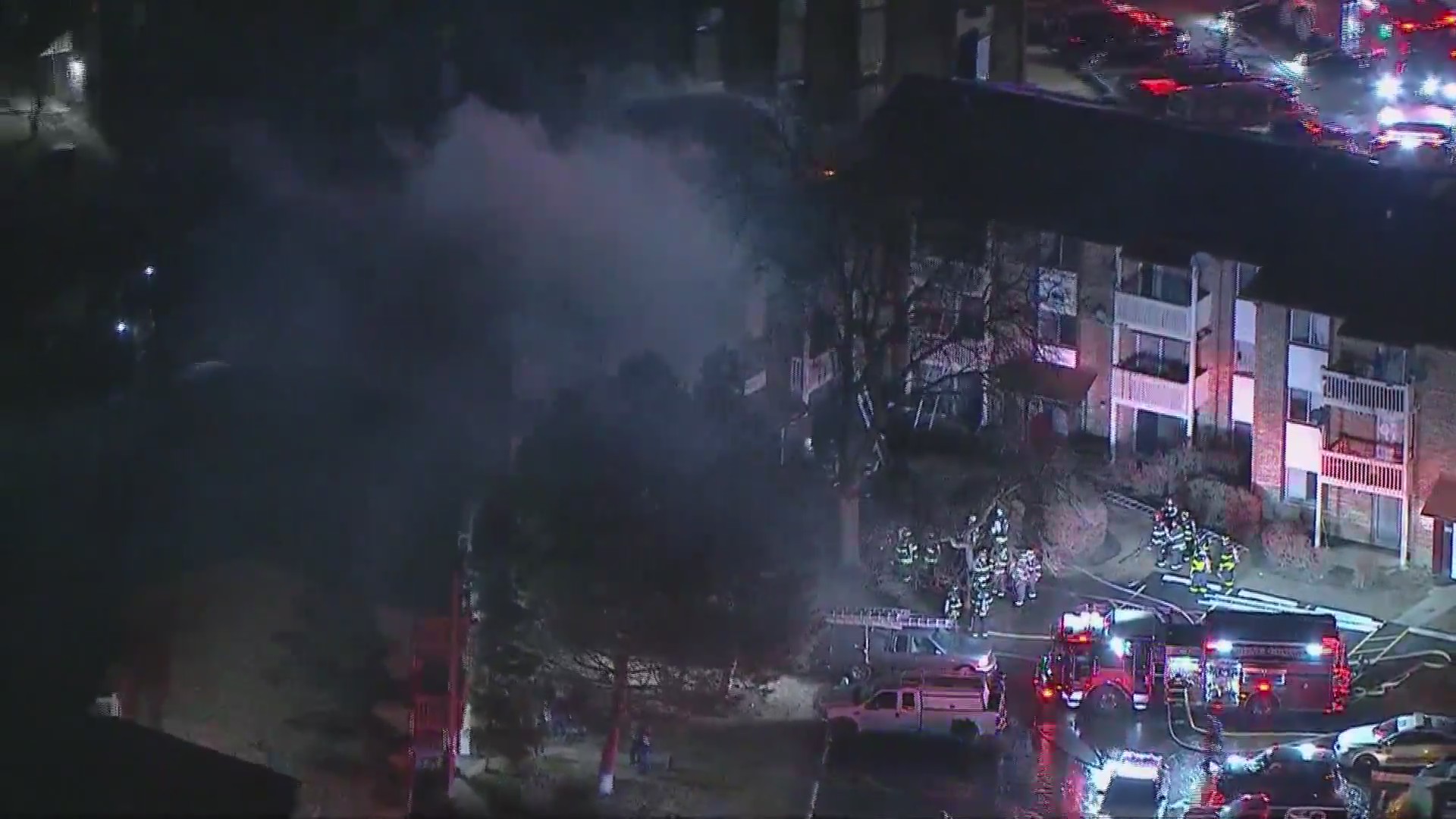 Emergency crews battle fire at apartment complex in Arlington Heights ...