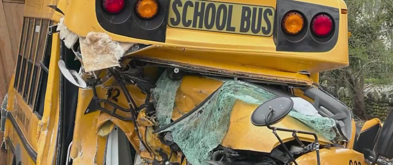 Students and driver injured in collision between school bus and SUV – PIX11