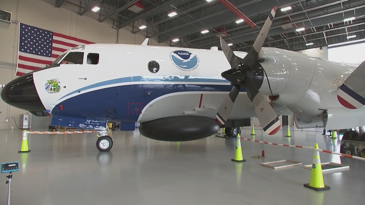 How Hurricane Hunters improve tropical forecasts | Tracking the Tropics