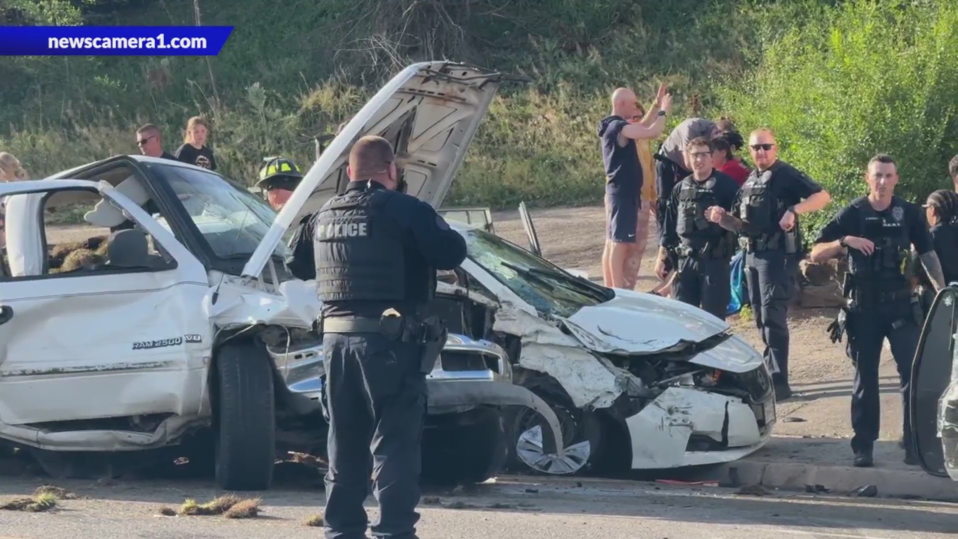 Stolen vehicle pursuit ends in crash with occupied vehicle – FOX31 Denver