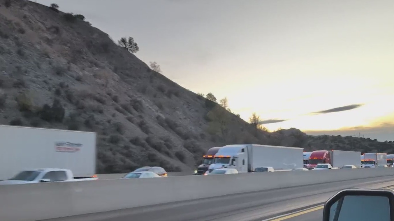 1 dead after fiery crash causes closure on I-40 – KRQE NEWS 13 ...