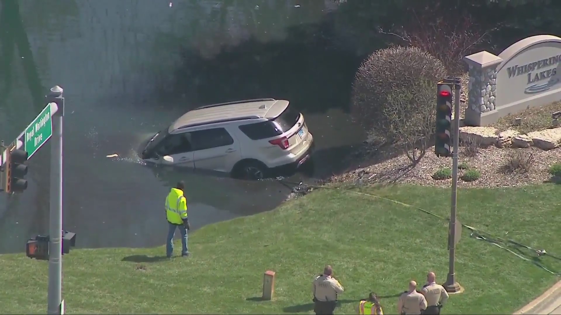 Landscaper helps save driver trapped in submerged vehicle in Naperville ...