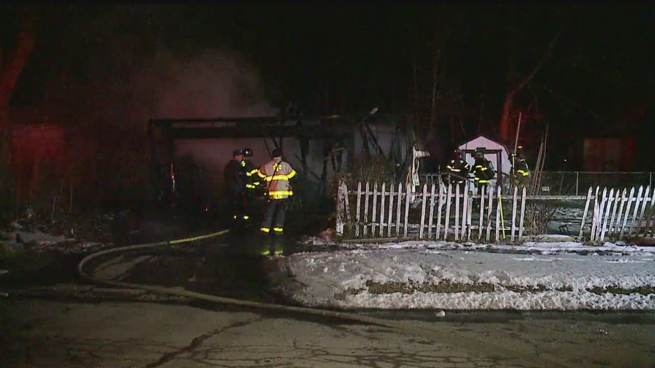 Garage destroyed in early morning Youngstown fire – WKBN.com