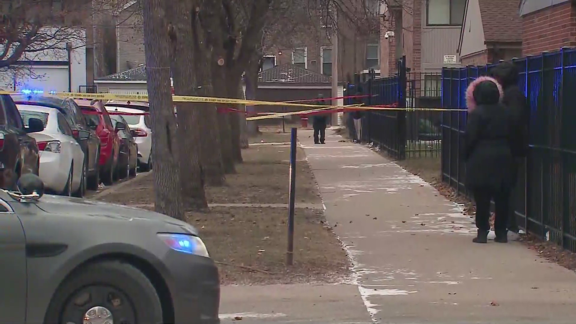 Man, 32, found fatally shot on West Side sidewalk – WGN-TV