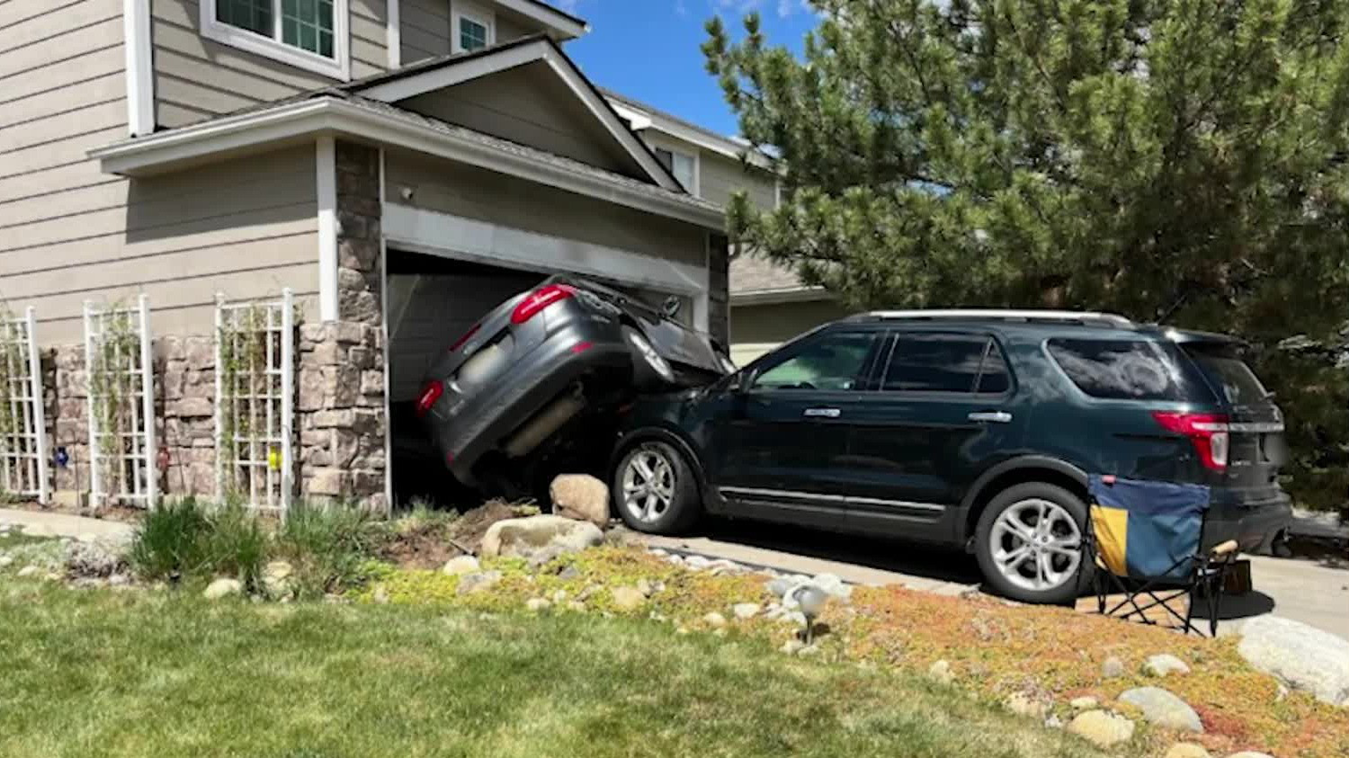 Driver crashes car into Douglas County home – FOX31 Denver