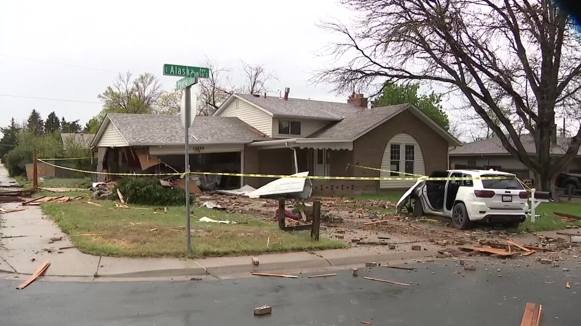 SUV crashes into Aurora home – FOX31 Denver