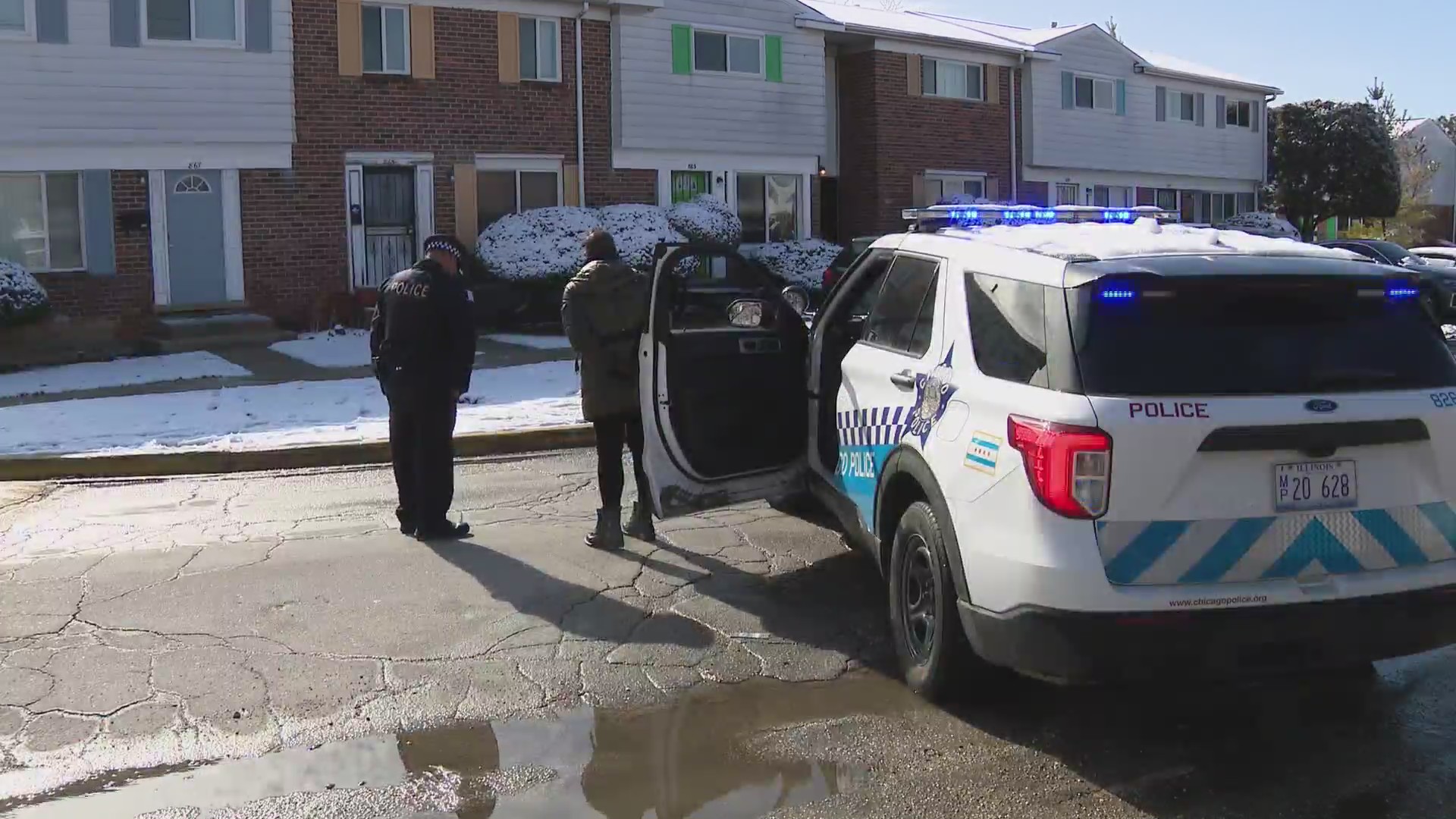 Man shot by Chicago police in Pullman dies – WGN-TV