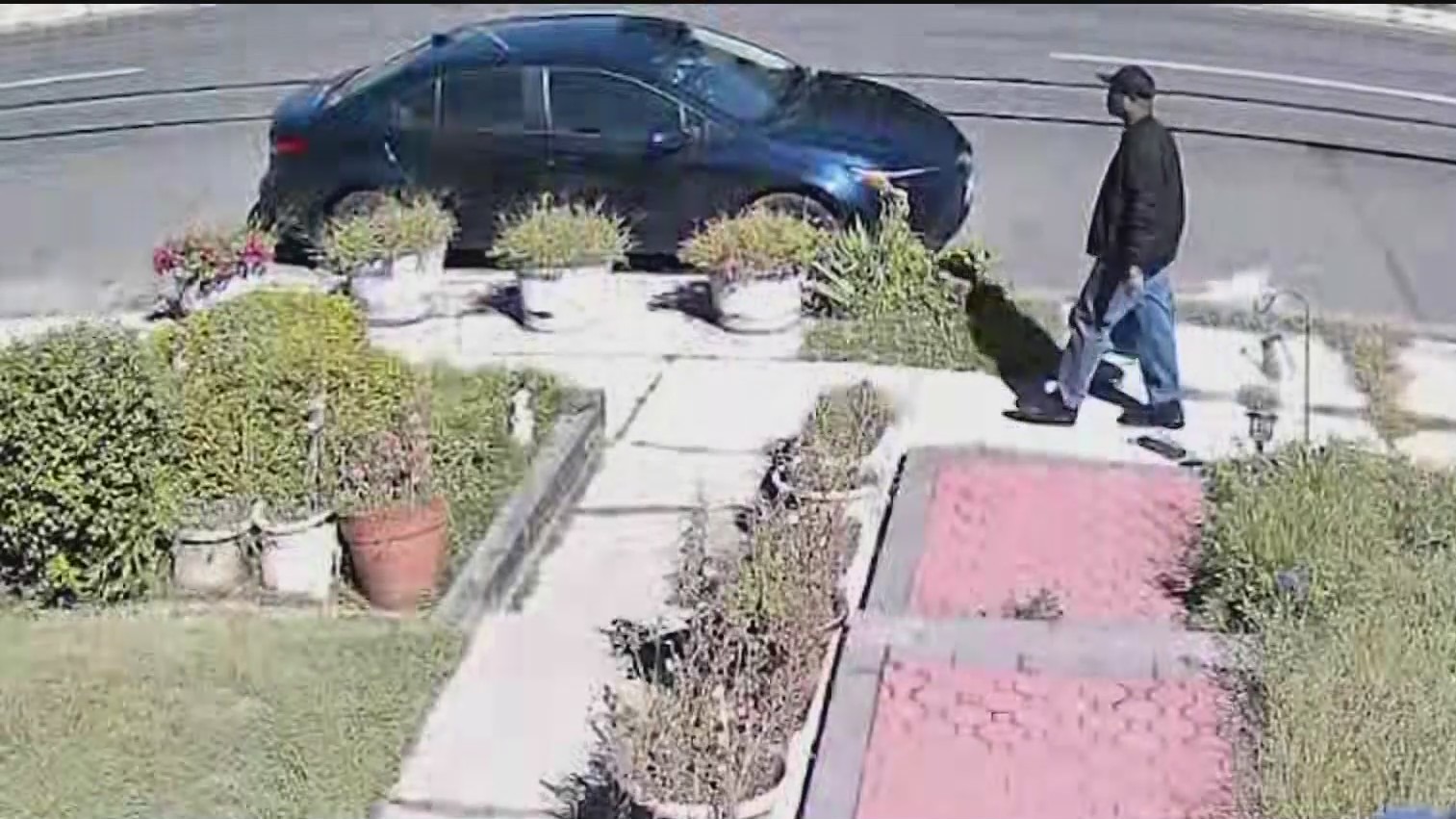 Manhunt continues for suspect in double homicide in Queens – PIX11