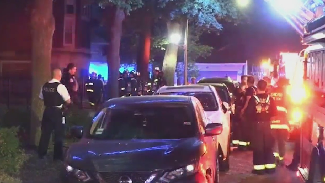3 hospitalized after South Shore apartment fire in Chicago – WGN-TV