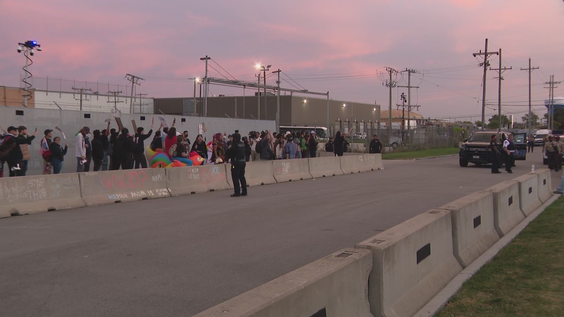 15 people arrested outside Broadview ICE facility Friday as protests ...