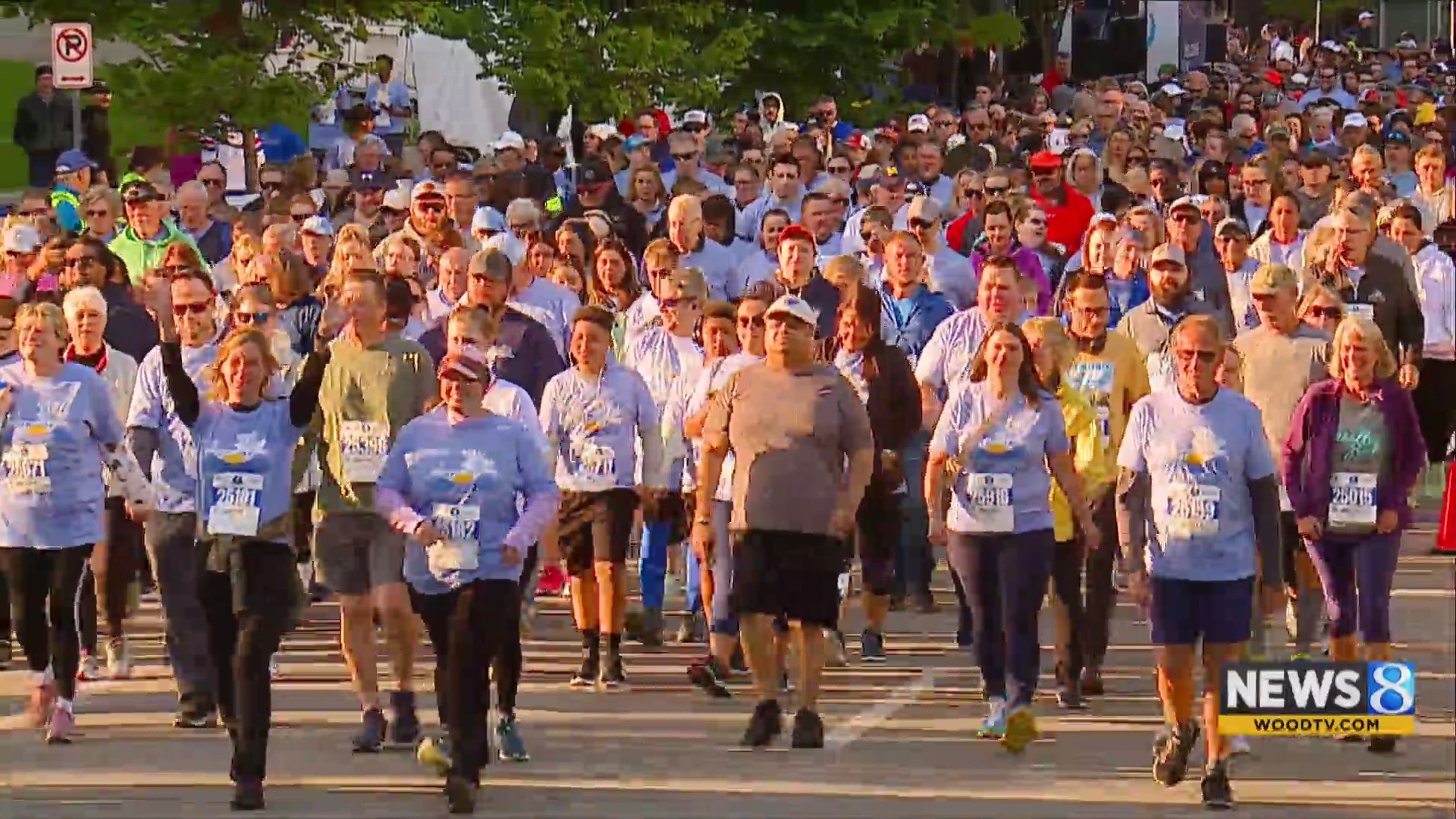 ¡La Carrera River Bank Run 5K de Amway Comienza con un Día Nublado y Cálido!