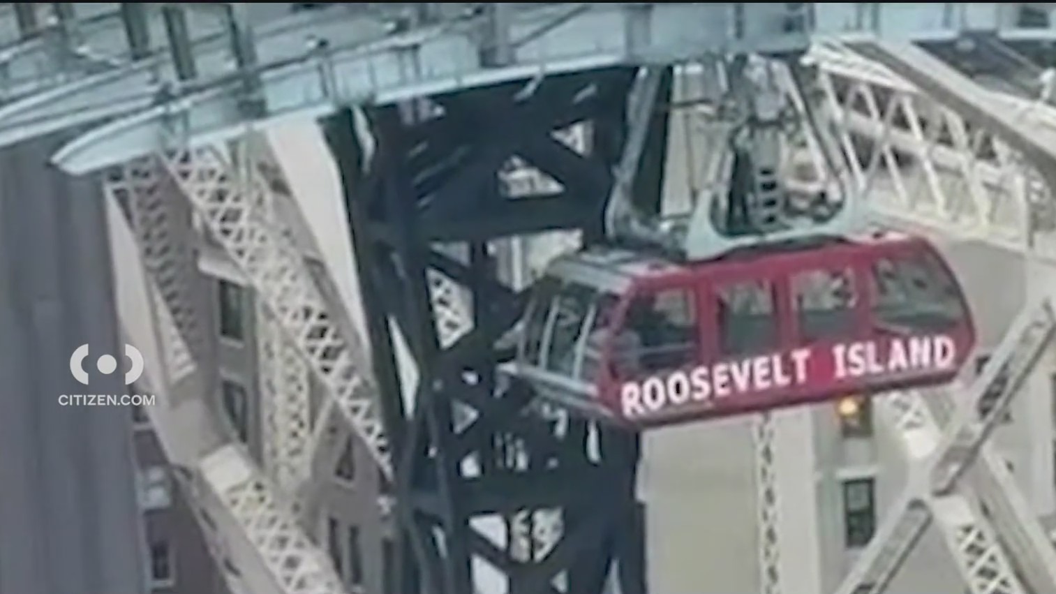 Man climbs Roosevelt Island tram tower: NYPD – PIX11