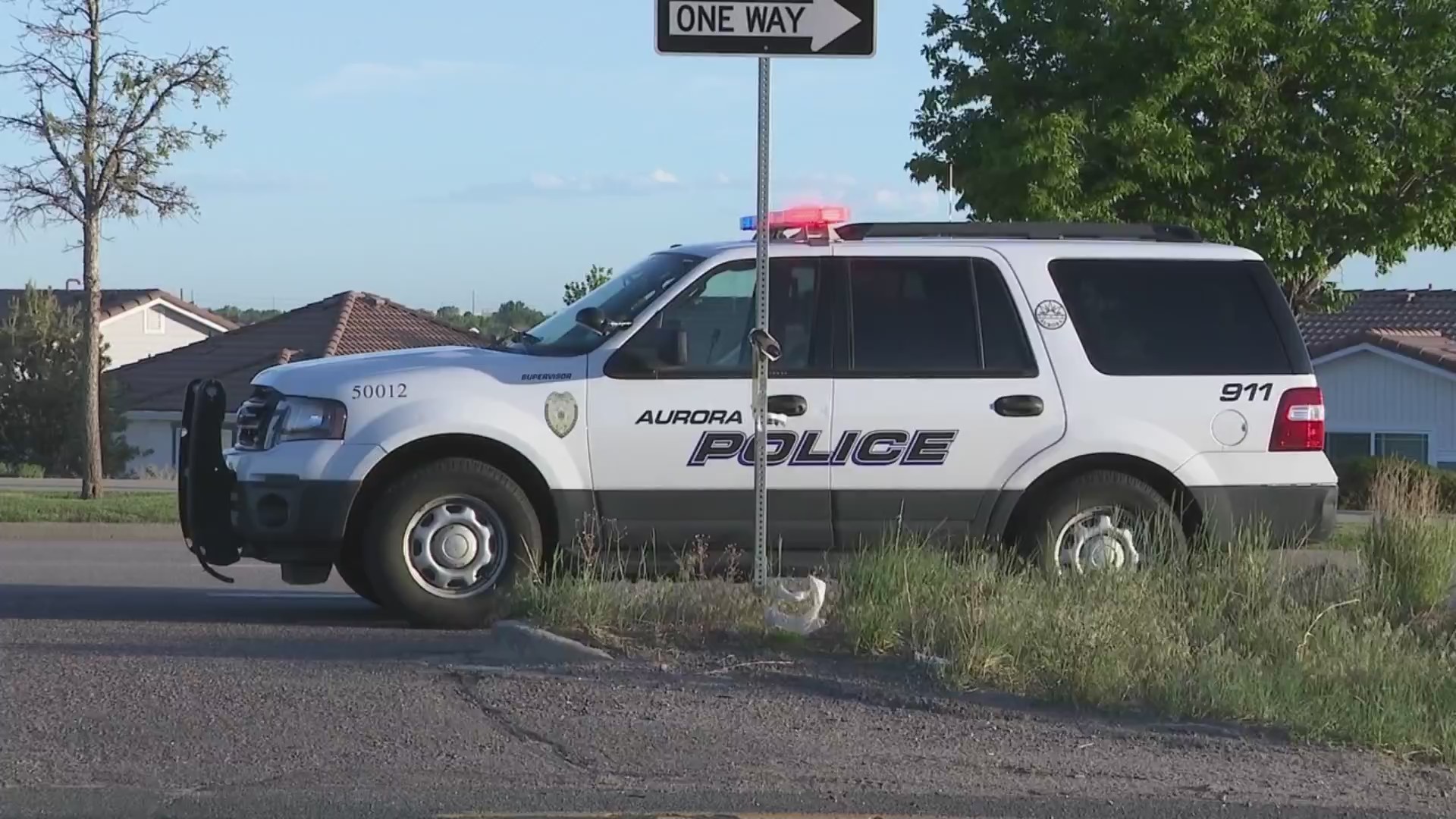 Suspect dead, officer sustains minor injuries in Aurora shooting ...