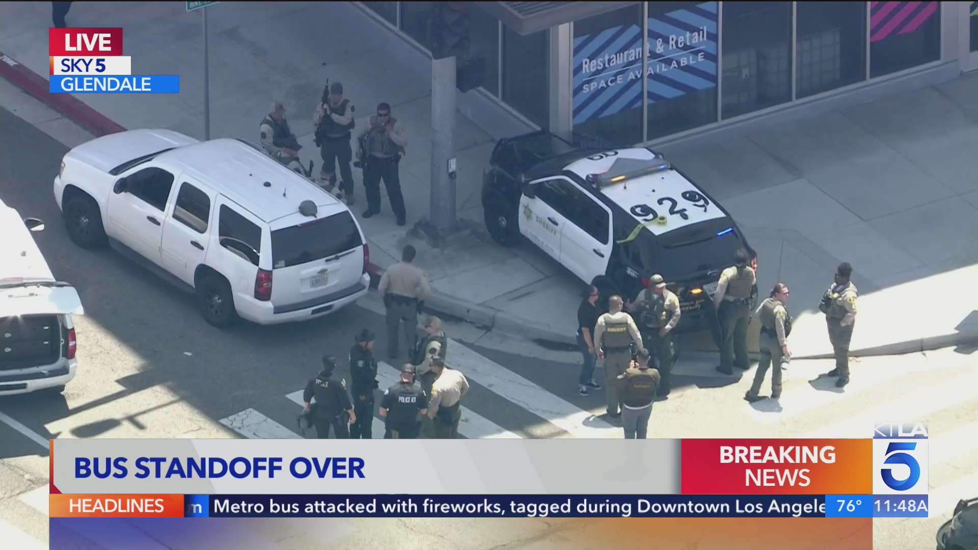 Man in custody in standoff with suspect on Metro bus – KTLA