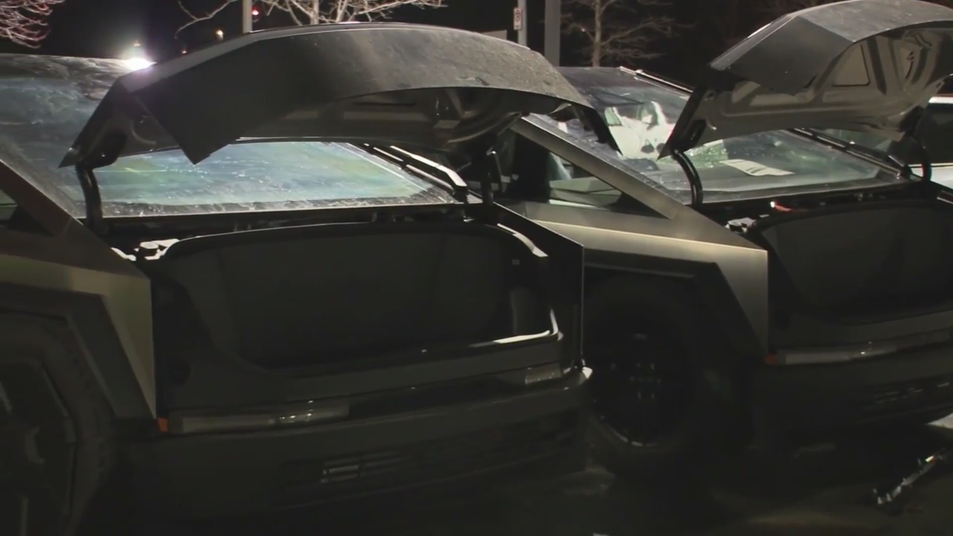 Two Cybertrucks damaged in fire at Kansas City Tesla service center ...