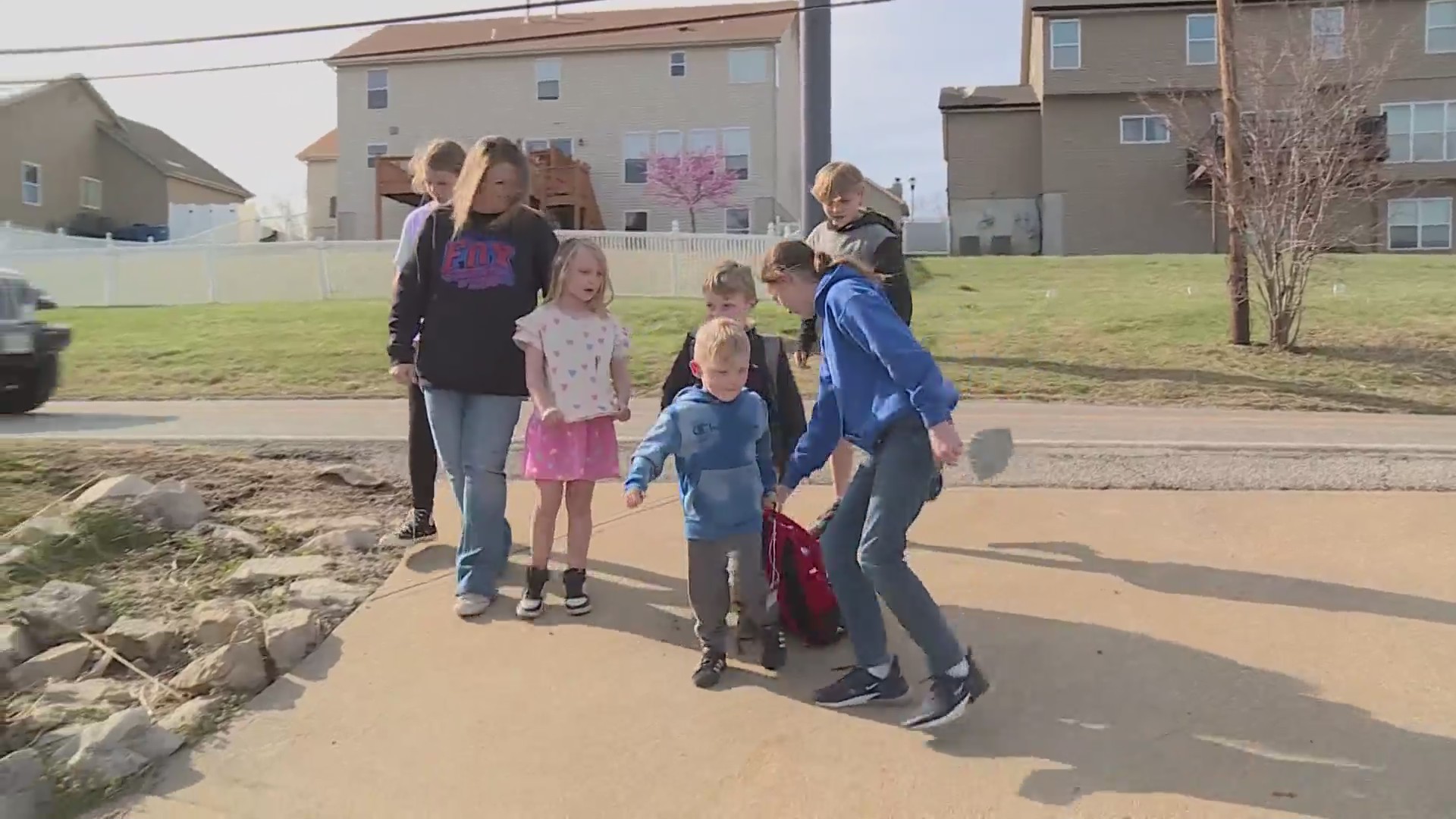 Family of 10 recovers after losing home in tornado – FOX 2
