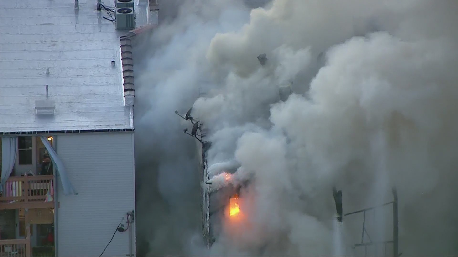 CFD crews battling large apartment fire on city’s North Side – WGN News ...