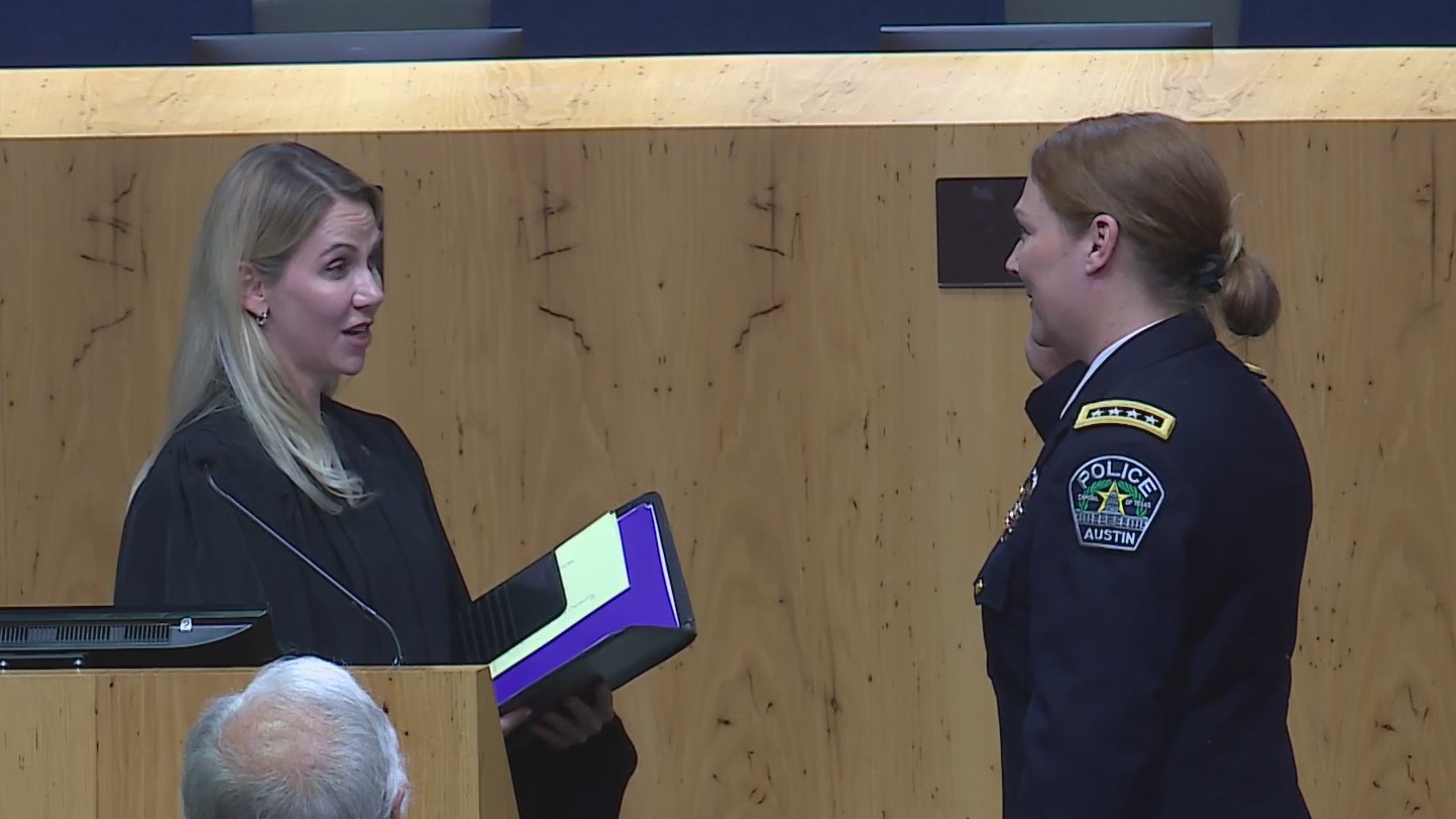 Lisa Davis sworn in as Austin’s newest police chief – KXAN Austin